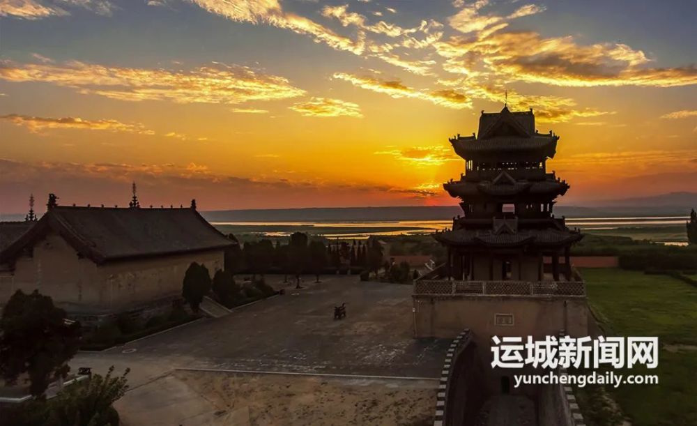 运城夜幕下的舞台幻境