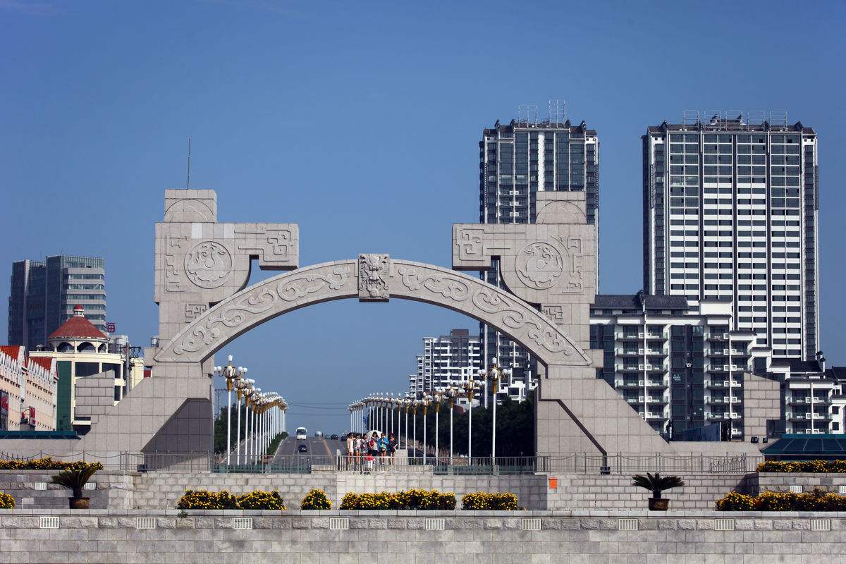 锦州,热烈欢迎各位来宾与朋友们